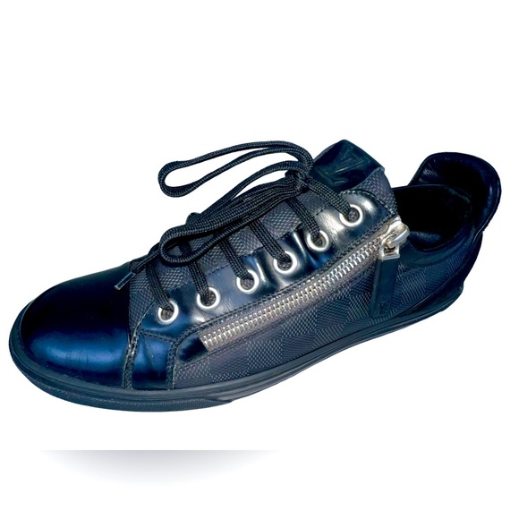 LOUIS VUITTON DAMIER SNEAKERS IN BLACK - Picture 2 of 9